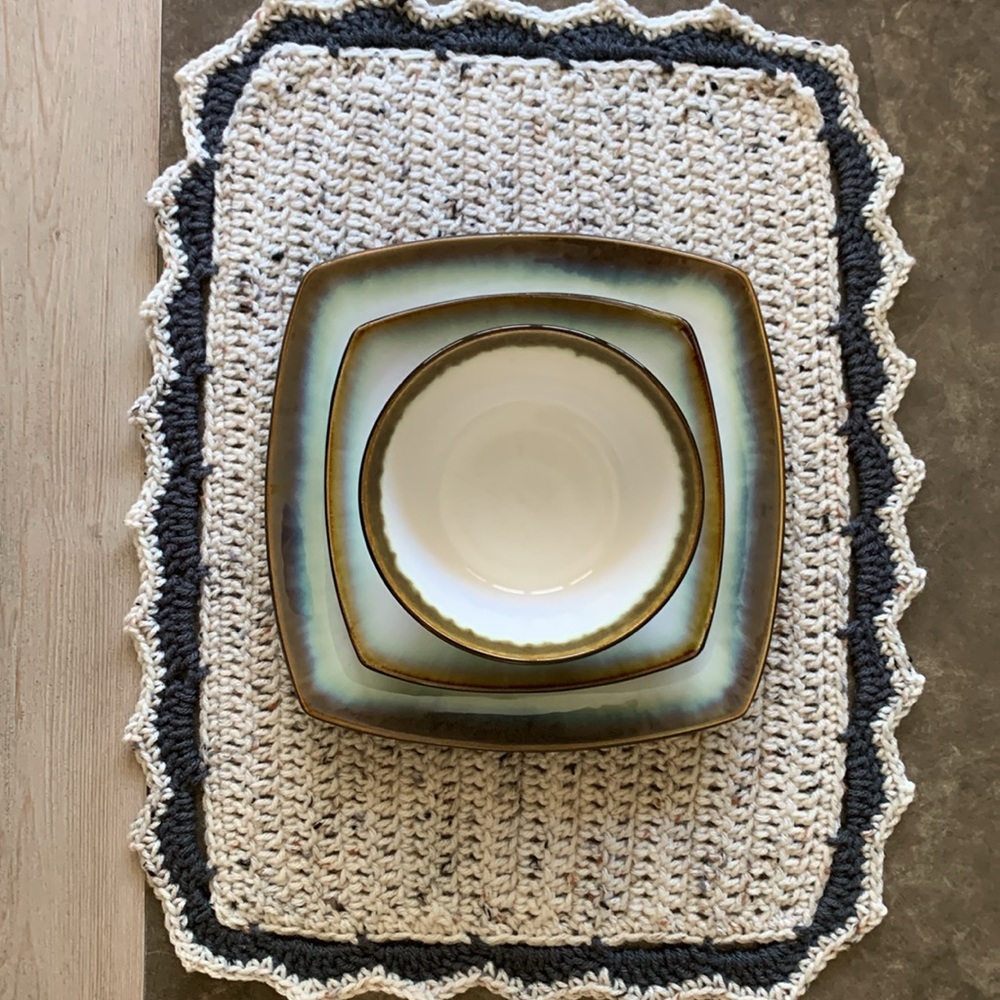 ⭐️NEW 4 Piece Hand Set Crocheted Placemats
